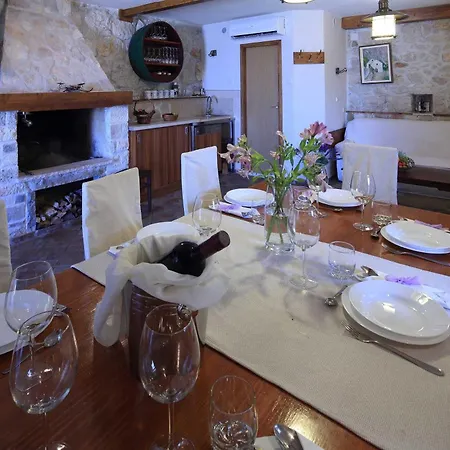 Family Friendly House With A Swimming Pool - 22882 Casa vacanze Makarska