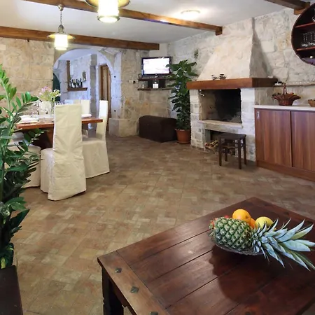 Casa vacanze Family Friendly House With A Swimming Pool - 22882 Makarska