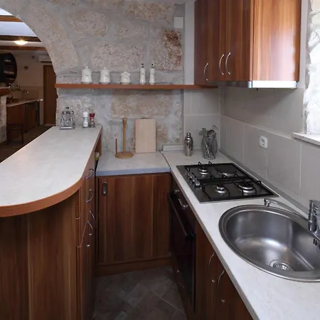 Family Friendly House With A Swimming Pool - 22882 Holiday home *