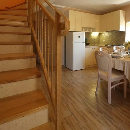 Casa vacanze Family Friendly House With A Swimming Pool - 22882 *