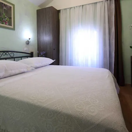 Family Friendly House With A Swimming Pool - 22882 Casa vacanze