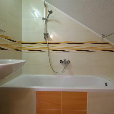 Casa vacanze Family Friendly House With A Swimming Pool - 22882