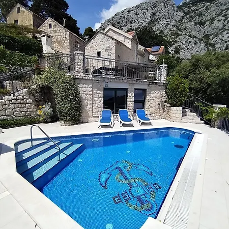 Family Friendly House With A Swimming Pool - 22882 * Makarska