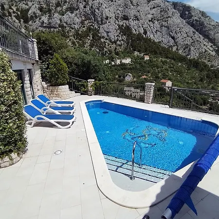 Family Friendly House With A Swimming Pool - 22882 Makarska