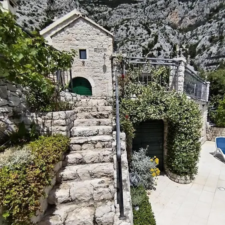 Casa vacanze Family Friendly House With A Swimming Pool - 22882